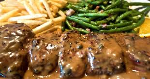 Vous N Avez Jamais Essaye Cette Sauce Au Poivre Non Et Bien Vous Avez Manque Quelque Chose Depuis Deja Trop Lo Beef Recipes Meat Appetizers Cooking Recipes