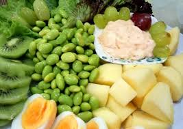 Kalau ingin yang segar dan menyehatkan enaknya makan salad buah dan sayur. Resep Salad Sayur Buah Tips Untuk Pemula