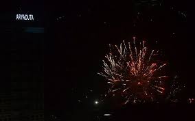 Fireworks animated gif bagi anda yang mencari informasi terbaru, blog ini selalu update kumpulan gambar animasi kembang api bergerak dp tahun baru fireworks animated gif. Jelang Pergantian Tahun Letusan Kembang Api Terus Hiasi Langit Jakarta Okezone Megapolitan