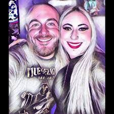 Meredith Laird's Instagram, Twitter & Facebook