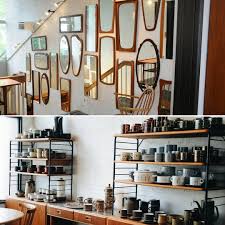 ちょっとした壁のスペースのアクセントにぴったりなミラーや 見ているだけで心が踊るコーヒー ティーセット antry home decor decor furniture