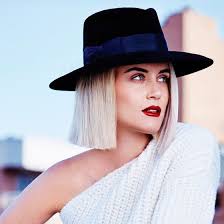 Taylor Schilling protagoniza la edición de octubre 2015