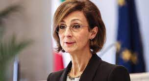 L'articolo 110 della costituzione gli assegna il compito di curare l'organizzazione e il funzionamento dei servizi relativi alla giustizia. Chi E Marta Cartabia Il Nuovo Ministro Della Giustizia E Stata La Prima Donna Presidente Della Consulta
