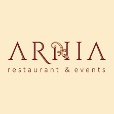 Petrecerea începe din 31 decembrie, de la ora 20.00, iar în meniu sunt menționate: Restaurant Arnia Iasi Home Facebook