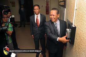 Aras 3, blok bendahara seri negeri, hang tuah jaya ayer keroh 75450,melaka. Portal Rasmi Kerajaan Negeri Sembilan Menteri Besar Negeri Sembilan Memulakan Tugas Di Pejabat Menteri Besar