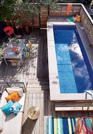 veritable pole d activites familiales une petite cour urbaine regroupe tous les espaces piscine cour piscine pour petit espace amenagement cour exterieur