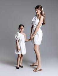 Più votati 3 abiti mamma e figlia uguali del 2020. Vestiti Uguali Mamma E Figlia Abiti Bambina Cerimonia Tutti Fatti A Mano