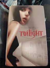 ok but i would love to see more covers of Twilight from different  countries! I've seen the horrible one from England, so I present to you my  two fave Twilight books with