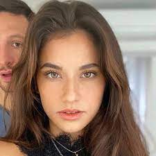 Rebecca jane shows off her new look credit: Rebecca Jane On Twitter Wow My Videos Are Getting Concerningly Random Tombrady