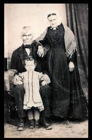 Black And White Family Photos Old 30 Black White Photos That Will Haunt Your Dreams Creepy Old Photos Creepy Old Pictures Creepy Vintage