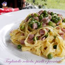Dopo una decina di minuti dalla cottura dei piselli aggiungere il prosciutto cotto e un po' d'acqua, far cuocere fino a quando l'acqua non si assorbe. Tagliatelle Alla Robiola Piselli E Prosciutto Ricetta Cremosa Golosofia Ricette Idee Alimentari Ricette Linguine
