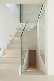 Glaswände findet man daher in größerer oder geringerer ausdehnung verwendet bei gewächshäusern auch zu inneren scheidungen können sich glaswände empfehlen, wenn der. Glaswand Ideen Tipps Moderne Glas Elemente In Der Wohnung