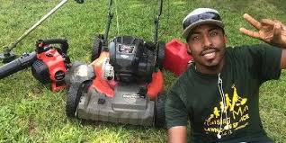 Come thursday, it's landscape dude. Omul Care Taie Iarba Gazonului Gratuit Persoanelor In VarstÄƒ È™i Cu DizabilitÄƒÈ›i