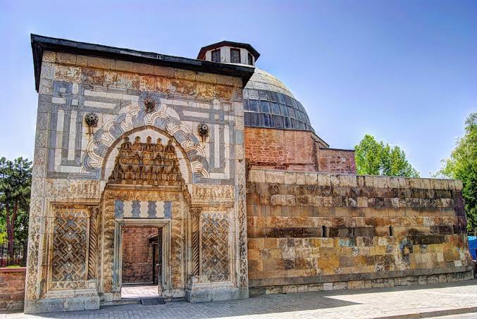 Karatay Medresesi (Çini Eserler Müzesi)