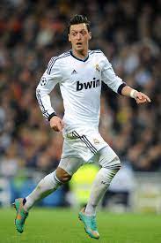 He represented fc schalke 04 wearing jersey number 17 and played as an attacking midfielder. Pin Von Mrs Corywinston Auf I Love Football Ozil Real Madrid Madrid