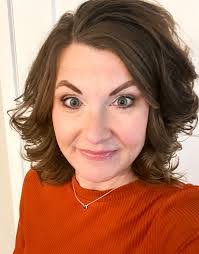 Alison Snow's Instagram, Twitter & Facebook