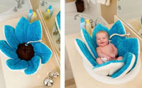 The blooming bath poppy has a new design which features a nonabsorbent foam, webbed petals and traction dots on the bottom of the bath. Blooming Bath For Babies Baby Bath Seat Tub Review Giveaway Dustinnikki Mommy Of Three