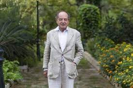Saggista e narratore, è proprietario e direttore editoriale della casa editrice adelphi.i suoi libri sono tradotti in 25 lingue e pubblicati in 28 paesi. Gacqpdhb 8najm