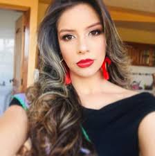 Bellezas y Reinas 👑 Modelo hermosa 💋 Kelly León ✨ hoy candidata a Reina  del Puyo 2019 🔹