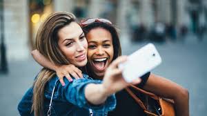 Dua foto pertama merupakan foto selfie lee min jung di dalam mobil di mana ia terlihat cantik mengenakan busana warna biru. Merasa Punya Wajah Tak Fotogenik Ini 10 Cara Agar Terlihat Sempurna Di Depan Kamera Tribun Travel