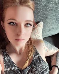 Why do leaves with green color look green in the sunlight? a. they absorb  the light b.they catch the light c. they reflect green light d. they take  in the light