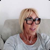 Deborah Motta's Instagram, Twitter & Facebook