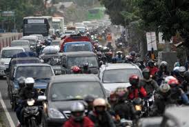 Berbagai cara dan alasan digunakan untuk bisa pulang ke kampung. All About Mudik Indoindians Com