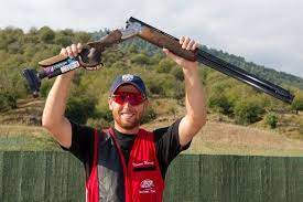 Vincent hancock — medallero vincent hancock (centro) ganando la medalla de oro en los juegos olímpicos de 2008 tiro competidor por … wikipedia español. Two Time Olympic Champion Vincent Hancock Usa Won The Skeet Men Final In Gabala Securing A Spot In The Us Olympic Team Fo Skeet Olympic Champion Us Olympics