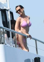 Between the combination of the anatomy and absolutely wonderful conditions, the shape is supposed to look like. 22 Katy Perry Ideas Katy Perry Katy Perry