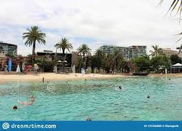10 minuten fußweg vom einzigen strand in brisbane entfernt. Popularer Kunstlicher Strand In Brisbane Redaktionelles Stockfoto Bild Von Schon Querneigung 137346868
