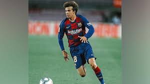 La publicación de piqué con respuesta de riqui puig: Bintang Barcelona Ketika Riqui Puig Yang Mungil Cetak Gol Dengan Sundulan Sport Tempo Co