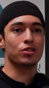 Dari Linkin Park ke Alquran, bule ini memeluk Islam