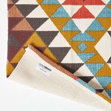 Ein kuscheliger flor wird auf eine flachgewebebasis gesetzt, was seinem muster besondere dynamik. Baumwoll Teppich Oslo Mit Diamant Muster In Orange Braun Und Gelb