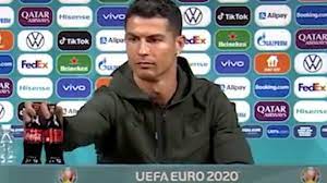 Cristiano ronaldo hates processed drinks so damn much, he physically had to remove coke bottles from his podium monday. Lwkhnlzxqxietm