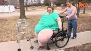 Elle est rentrée dans le célèbre guinness world records en 2012, avec une pesée de 292 kg. Charity La Femme La Plus Grosse Du Monde Va Epouser Tony L Homme De Sa Vie Je Souhaite Avoir La Meilleure Lune De Miel Video Rtl People