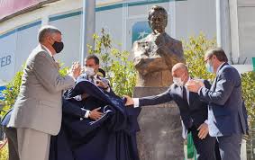 Bob dole received the congressional gold medal on wednesday, in recognition dole was lauded by a succession of washington officials. Ambassador Kosnett S Remarks At The U S Senator Bob Dole Statue Unveiling Ceremony U S Embassy In Kosovo