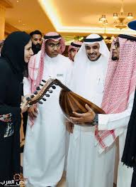 Seqa allah | رابح صقر …. Ø±Ø§Ø¨Ø­ ØµÙ‚Ø± ÙŠØªÙ„Ù‚Ù‰ Ù‡Ø¯ÙŠÙ‡ Ø¹Ø¨Ø§Ø±Ù‡ Ø¹Ù† ØµÙˆØ±Ø© Ù„Ù‡ Ø¹Ù„Ù‰ Ø§Ù„Ø¹ÙˆØ¯ Ø§Ù„Ù…Ø¶ÙŠØ¡ Ù„Ù„ÙÙ†Ø§Ù†Ù‡ Ø§Ù„ØªØ´ÙƒÙŠÙ„ÙŠØ© Ù†Ø¬Ù„Ø§Ø¡ Ø§Ù„Ø¬Ù…Ø¹Ù‡ ØµØ­ÙŠÙØ© Ù†Ø¨Ø¶ Ø§Ù„Ø¹Ø±Ø¨