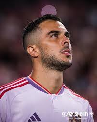 Julian Hendrix's Instagram, Twitter & Facebook