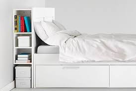 Headboards Add A Distinctive Personal Touch To Your Bed But Are Also Good For Mounting Spotlights While Hiding The Cables At Ikea You Ll Fin Kopfteile Kleines Haus Schlafzimmer Und Bett Kopfteil