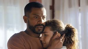 Mania de Você: Daniel se apavora com Michele lembrando do namorado