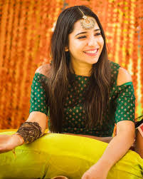Mehendi Outfit Ideas Offbeat Mehendi Outfits In 2020 Mehendi Outfits Mehndi Function Dresses Mehndi Outfit