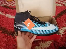Kami memiliki beberapa saran untuk anda dalam mencari sepatu. Kasut Futsal Murah Men S Fashion Footwear Others On Carousell