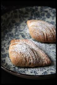 Sfogliatelle Aux Pistaches Et Au Safran Beau A La Louche Recettes De Cuisine Cuisine Et Boissons Idee Recette