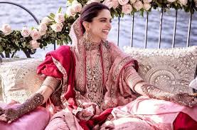 Deepika Padukone Wedding Mehndi Time Mehendi Outfits Bollywood Wedding India Fashion