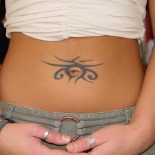 Los tatuajes en el vientre son muy populares y lo han sido desde hace mucho tiempo. Tatuajes En El Ombligo Ii 5 Razones Para No Hacertelos Vix