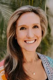 Lisa Giles's Instagram, Twitter & Facebook