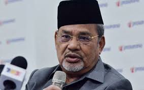 Ahli parlimen pasir salak, datuk seri tajuddin abdul rahman diarah keluar dewan rakyat dan digantung dua hari kerana didakwa menggunakan perkataan 'bodoh'. Akan Ada Lagi Yang Akan Tarik Diri Kata Ahli Parlimen Pasir Salak