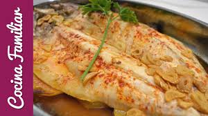 Esta receta de la lubina a la sal es la manera más sencilla de cocinar un pescado de buena calidad, en este caso una lubina salvaje. Lubina Al Horno Con Patatas Y Pimenton De La Vera Paso A Paso Recetas Para Navidad Youtube
