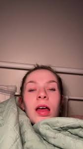 julia renee (@juliarenee_02)'s video of baby kicks 28 weeks pregnant