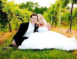 Some couples struggle with what to wear for engagement photos, but it shouldn't be too difficult to find something that fits your style! 10 Tips To Looking Your Best In Wedding Pictures Even If You Re Not The Bride Glamour